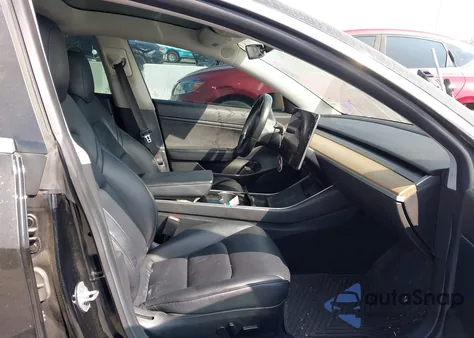 2019 Tesla Model 3 Long Range/Performance z USA, uszkodzony, nr VIN 5YJ3E1EB6KF384840